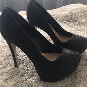 Black Aldo heels! Size 6